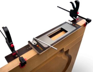 Использование шаблонов для врезки дверных петель 