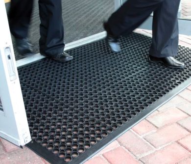 Антискользящие покрытия: обеспечиваем безопасность на каждом шагу