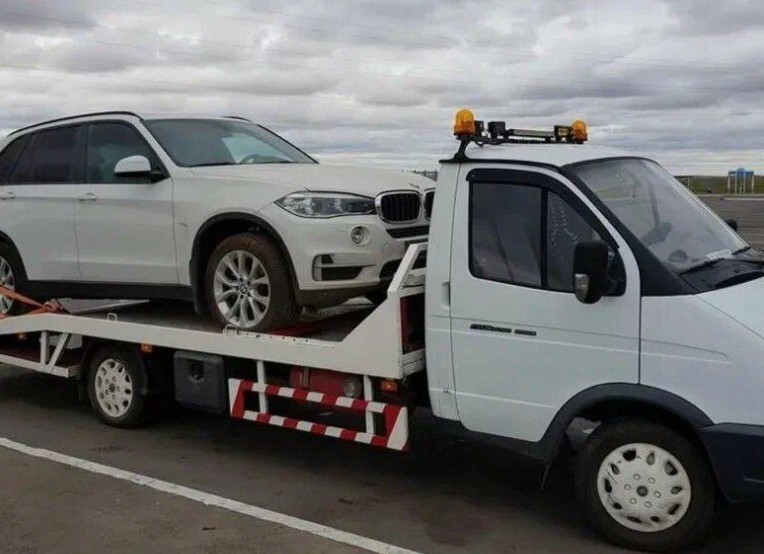 Когда стоит арендовать эвакуатор, а когда лучше вызвать службу?