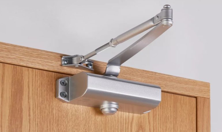 Аксессуары для дверей: обзор, выбор и нюансы установки