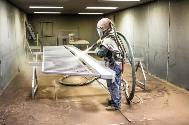 Зачем нужна пескоструйная обработка металла