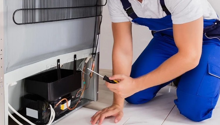 Ремонт холодильников: на что обратить внимание при выборе мастера