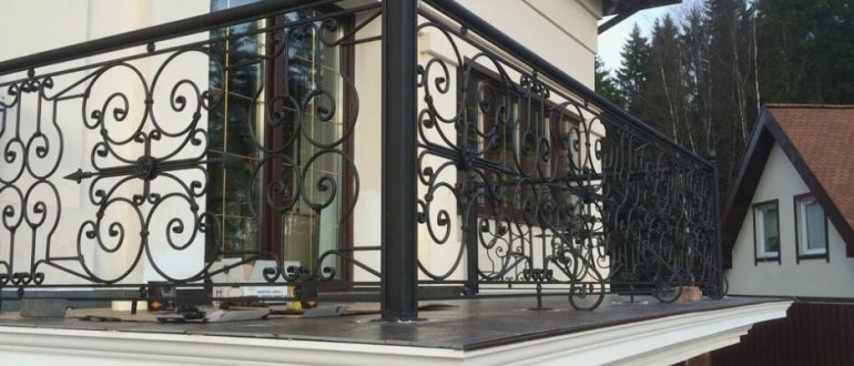 Варианты оформления террасы с коваными перилами