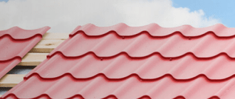 Монтаж металлочерепицы: особенности, этапы и требования к качеству