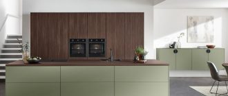 Варианты компактного хранения посуды для кухни