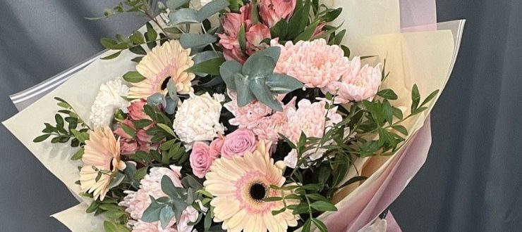 Какие цветы не принято дарить девушкам?