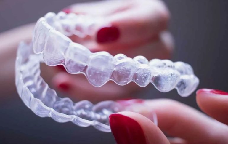 Сколько стоит лечение элайнерами и от чего зависит цена?