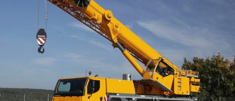Как аренда автокрана помогает сэкономить время и бюджет на стройке