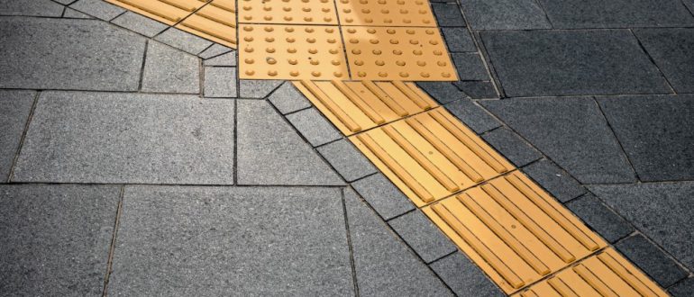 Как выбрать тактильную плитку для общественных пространств