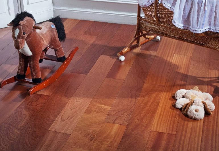 Практичные идеи для пола: выбираем стойкое покрытие для дома с детьми и животными
