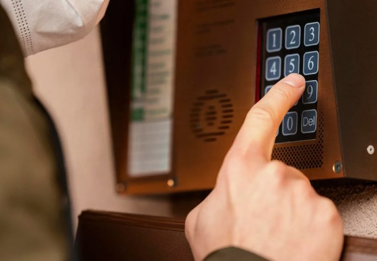Монтаж домофонных систем: гарантия надежной защиты