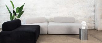 Интерьерные решения с красивыми дорогими диванами в современных домах