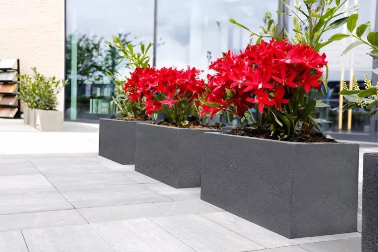 Технология идеального размещения: как бетонные вазоны становятся частью городской среды